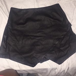 Black skort